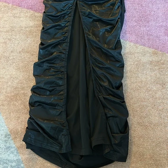 More to come - Maddy Ruched Gown in black - Picture 5 of 7